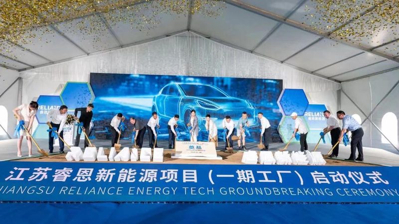 新能源工程与绿色建筑的差异与优缺点分析